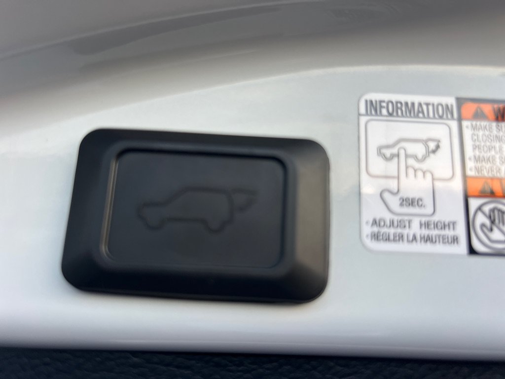 Used 2017 Toyota RAV4 Limited AWD/4WD image 25