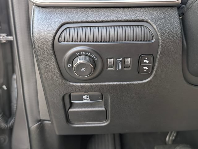 Used 2024 Jeep Wagoneer Series III AWD/4WD image 34