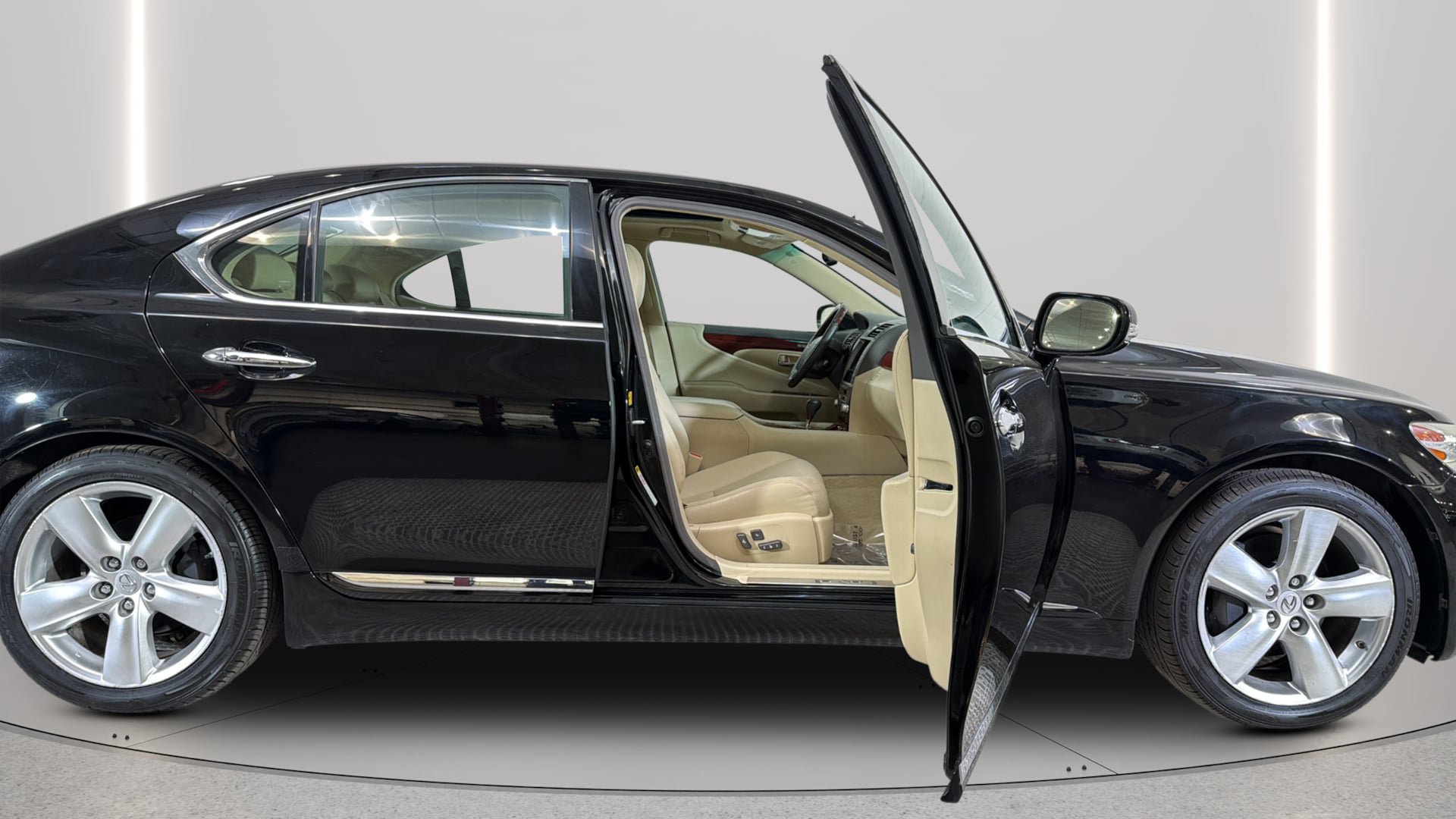 Used 2011 Lexus LS 460 w/ Comfort Pkg RWD image 17