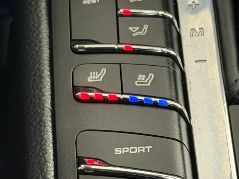 Used 2018 Porsche Macan Turbo AWD/4WD image 16