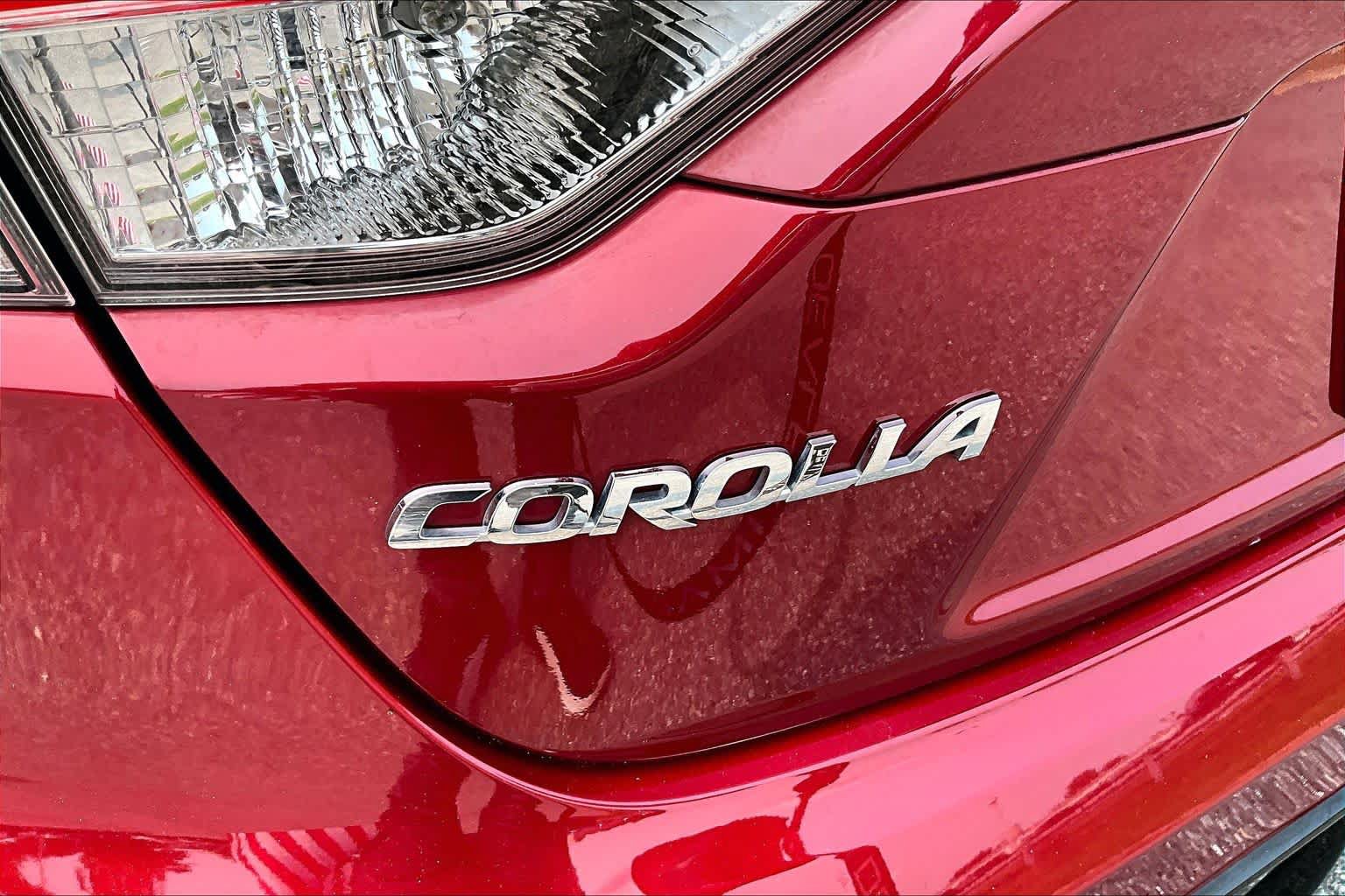 Used 2024 Toyota Corolla SE w/ SE Package FWD image 31