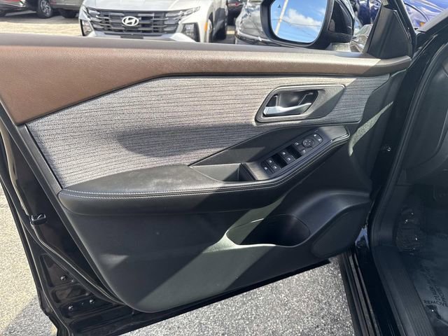 Used 2023 Nissan Rogue SV image 19