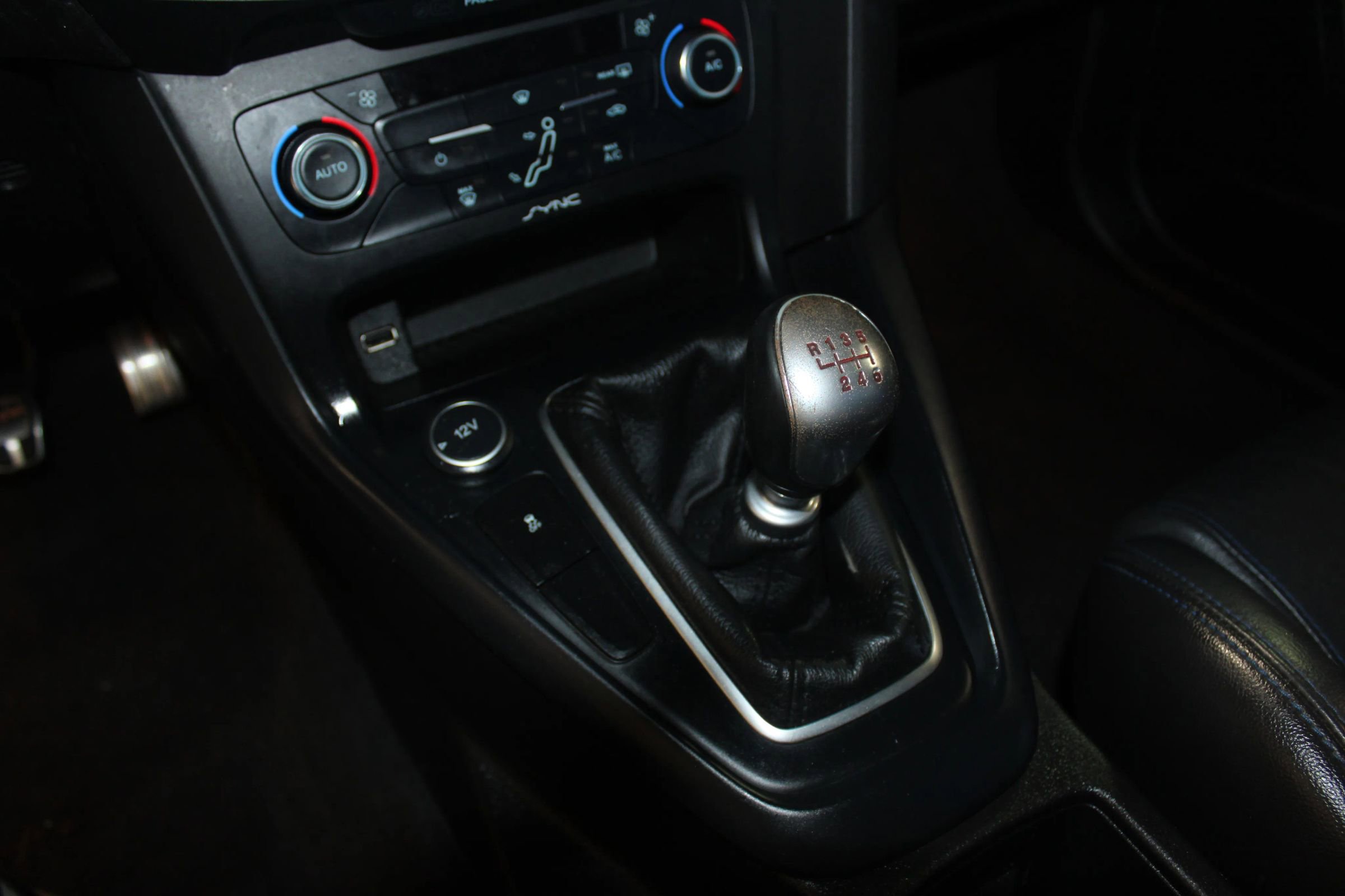 Used 2015 Ford Focus ST w/ Equipment Group 401A image 19