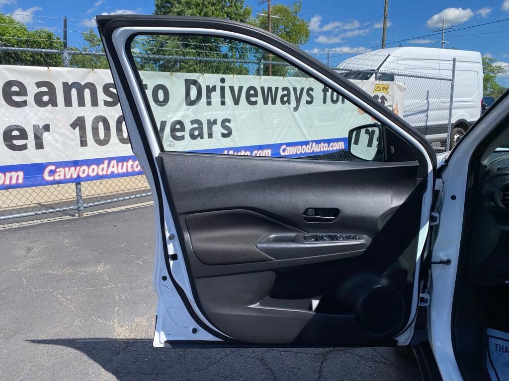 Used 2023 Nissan Kicks S FWD image 12