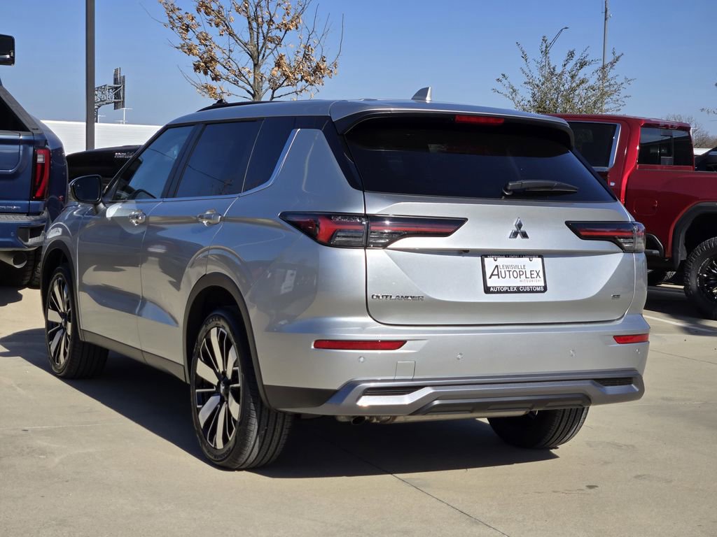New 2026 Mitsubishi Outlander SE image 3