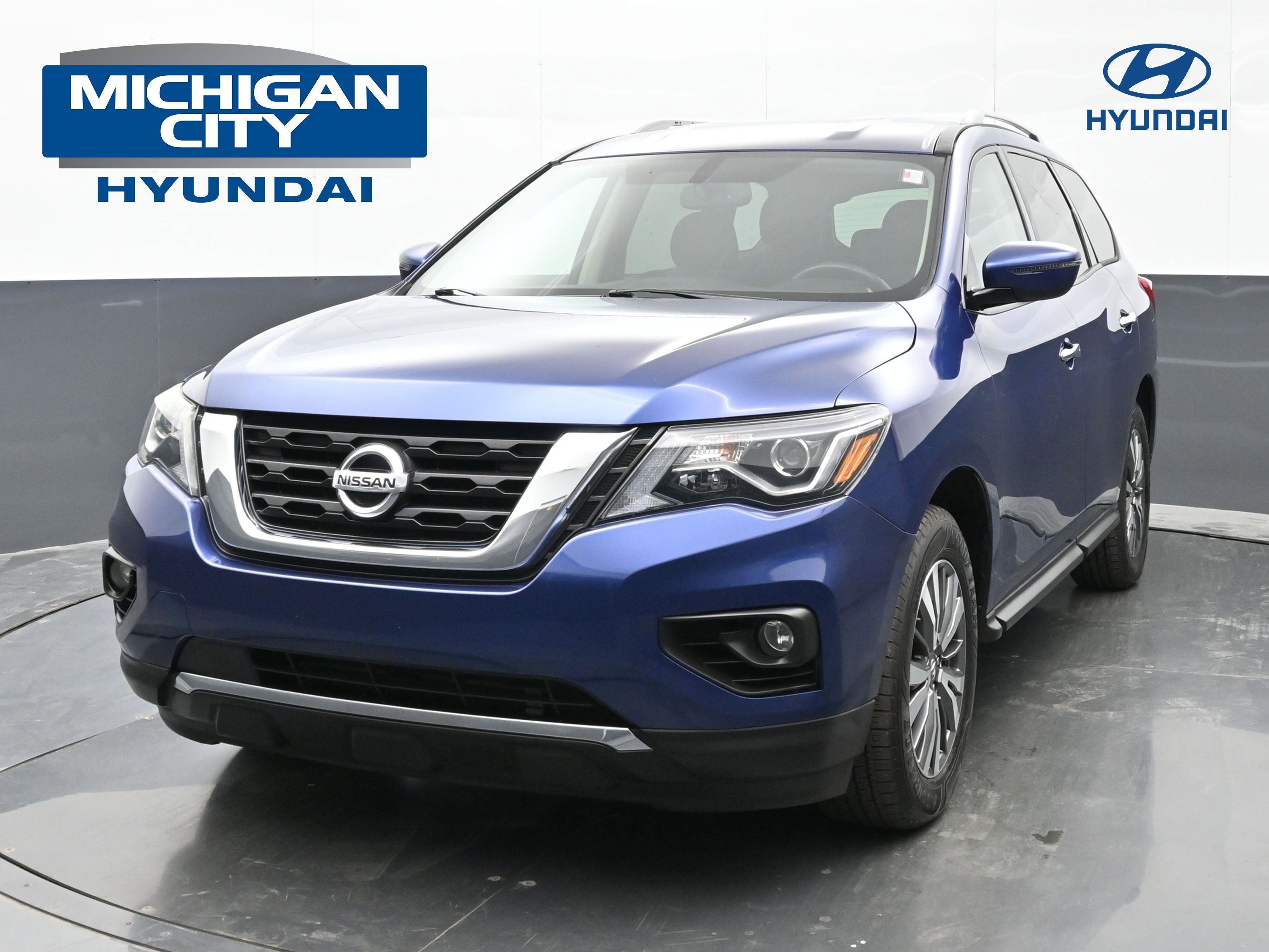 Used 2020 Nissan Pathfinder SV image 1