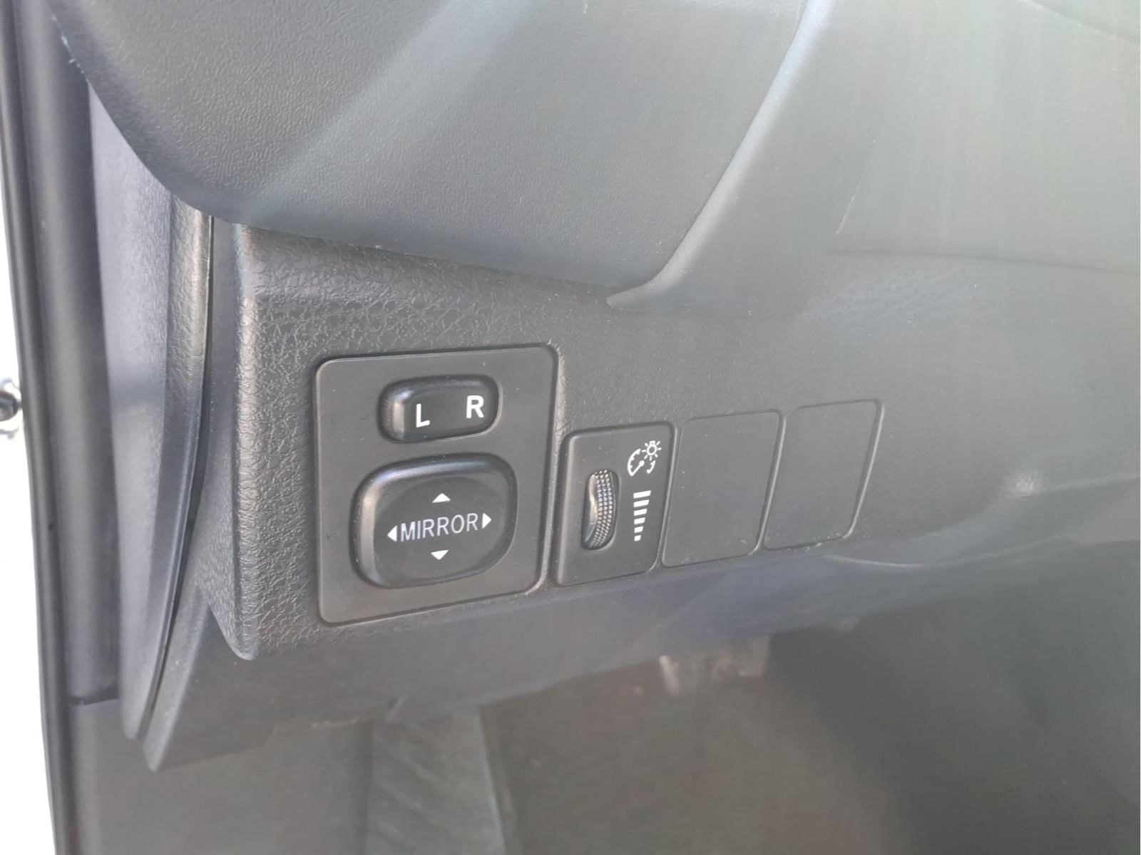 Used 2017 Toyota Corolla SE w/ SE Premium Package FWD image 12
