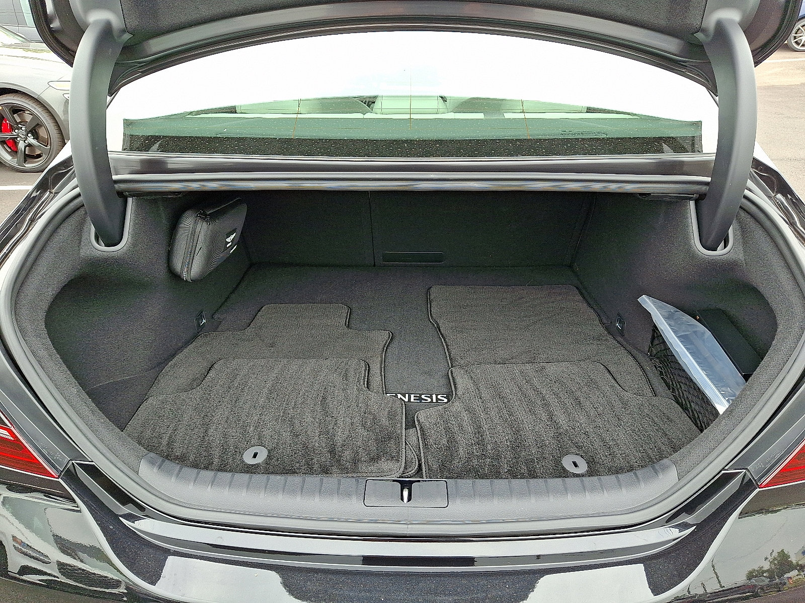 Used 2025 Genesis G70 2.5T image 28