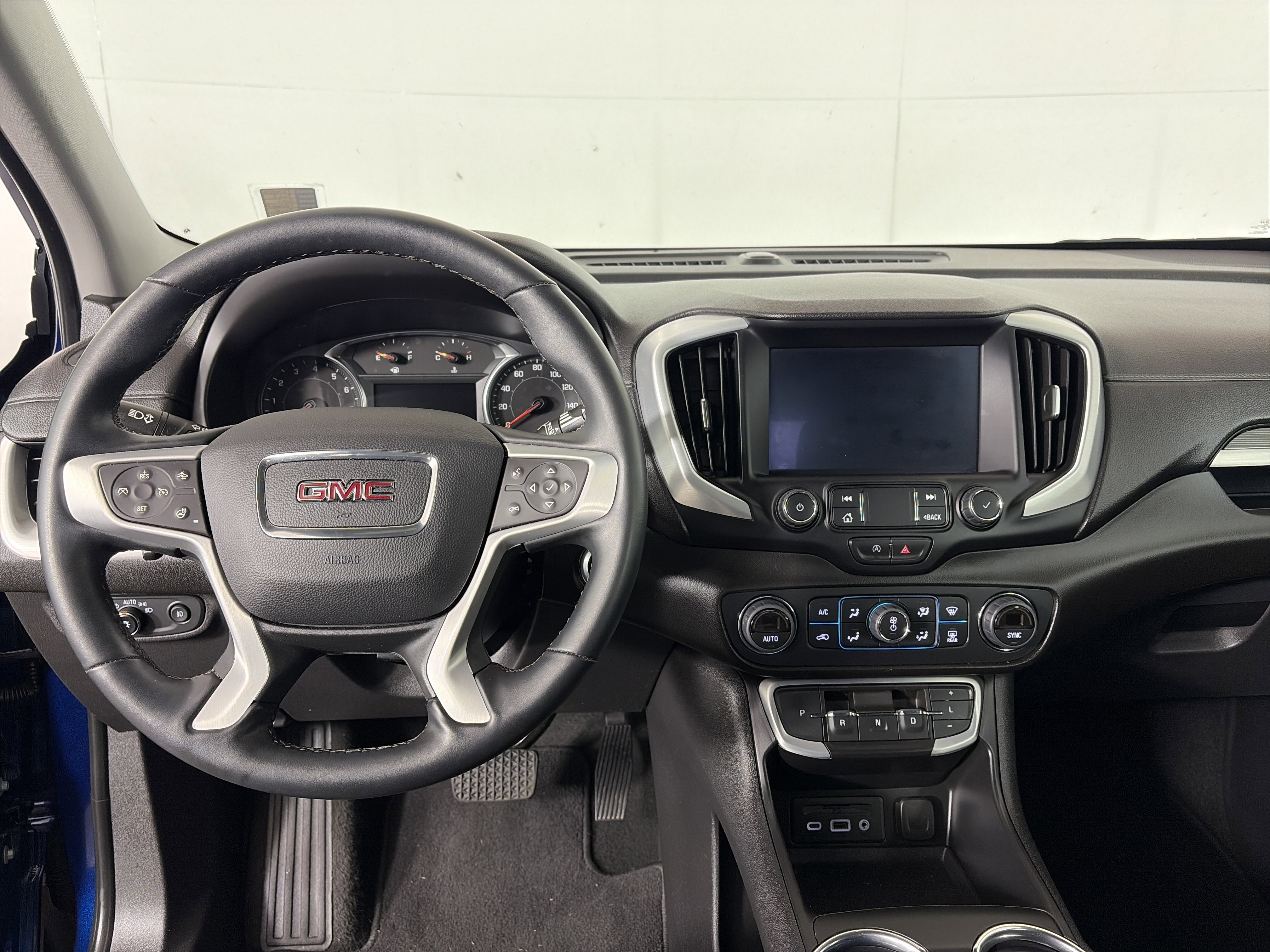 Certified 2023 GMC Terrain SLT image 3