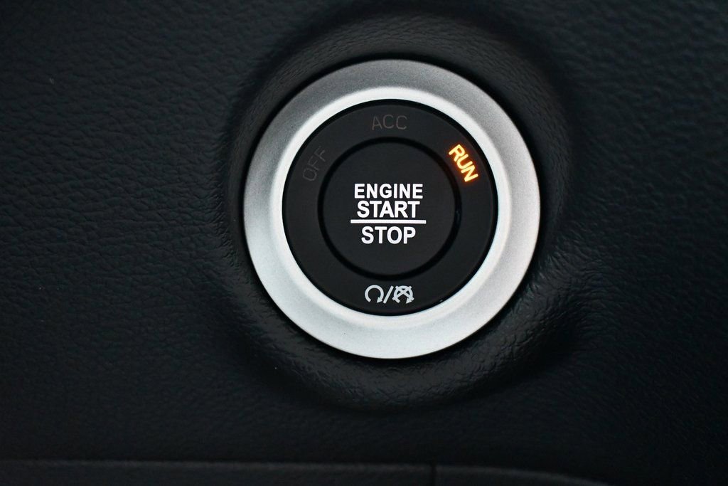 New 2026 Chrysler Voyager LX image 18