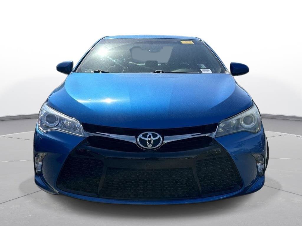 Used 2017 Toyota Camry SE image 3