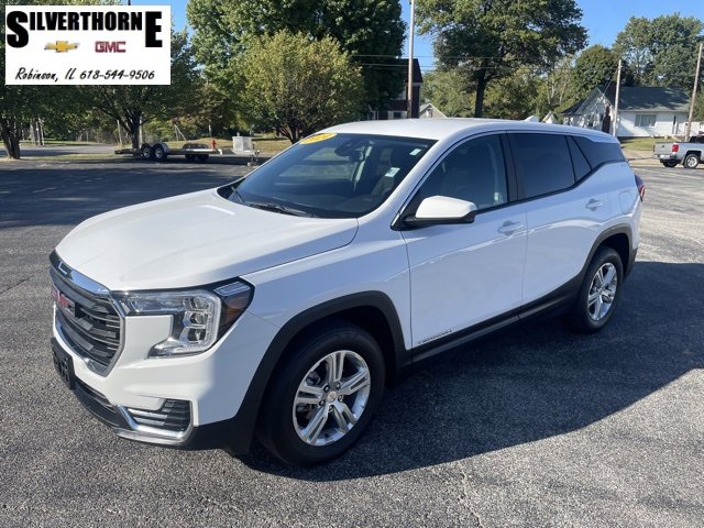 Used 2024 GMC Terrain SLE image 1