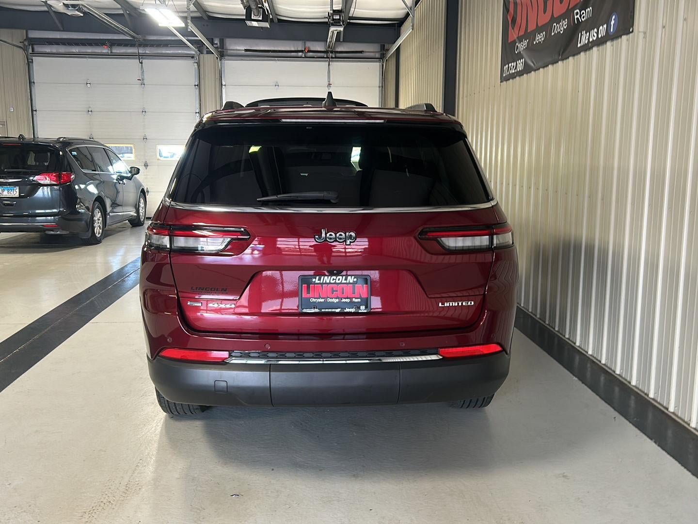 Used 2022 Jeep Grand Cherokee L Limited AWD/4WD image 8