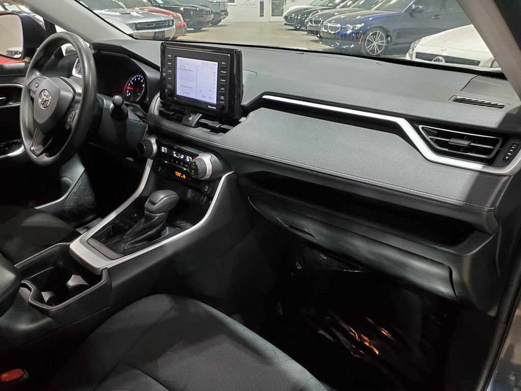 Used 2020 Toyota RAV4 XLE AWD/4WD image 14