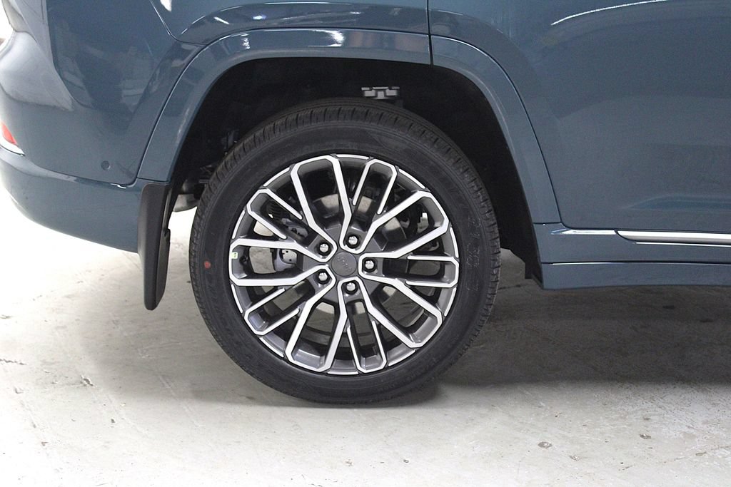 New 2026 Jeep Grand Cherokee Summit w/ MOPAR Finishing Package AWD/4WD image 43