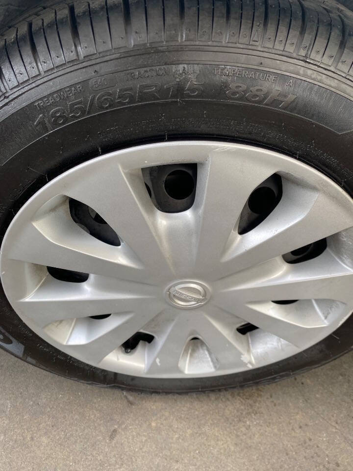 Used 2019 Nissan Versa SV FWD image 15