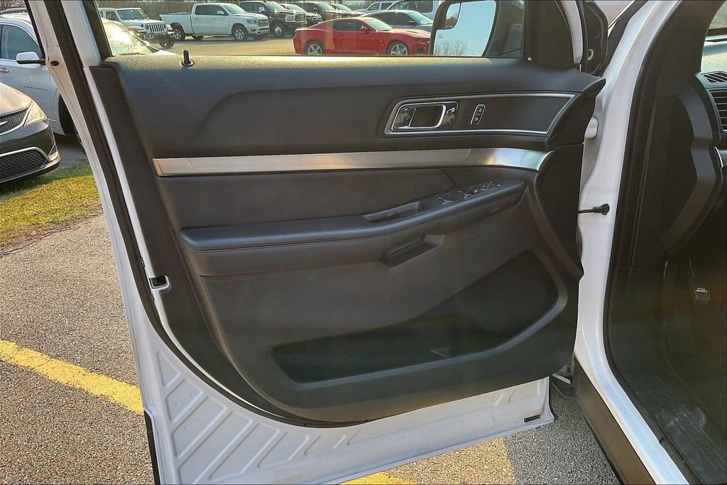 Used 2018 Ford Explorer XLT w/ Equipment Group 201A image 21
