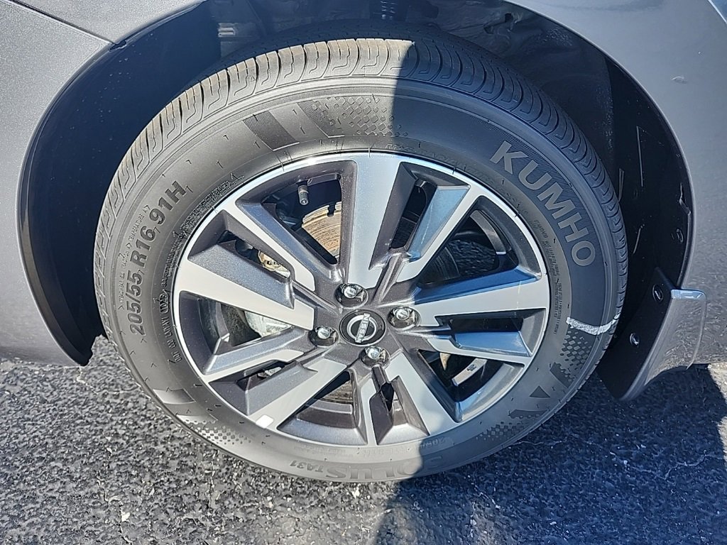 Used 2025 Nissan Versa S w/ S Plus Package image 9