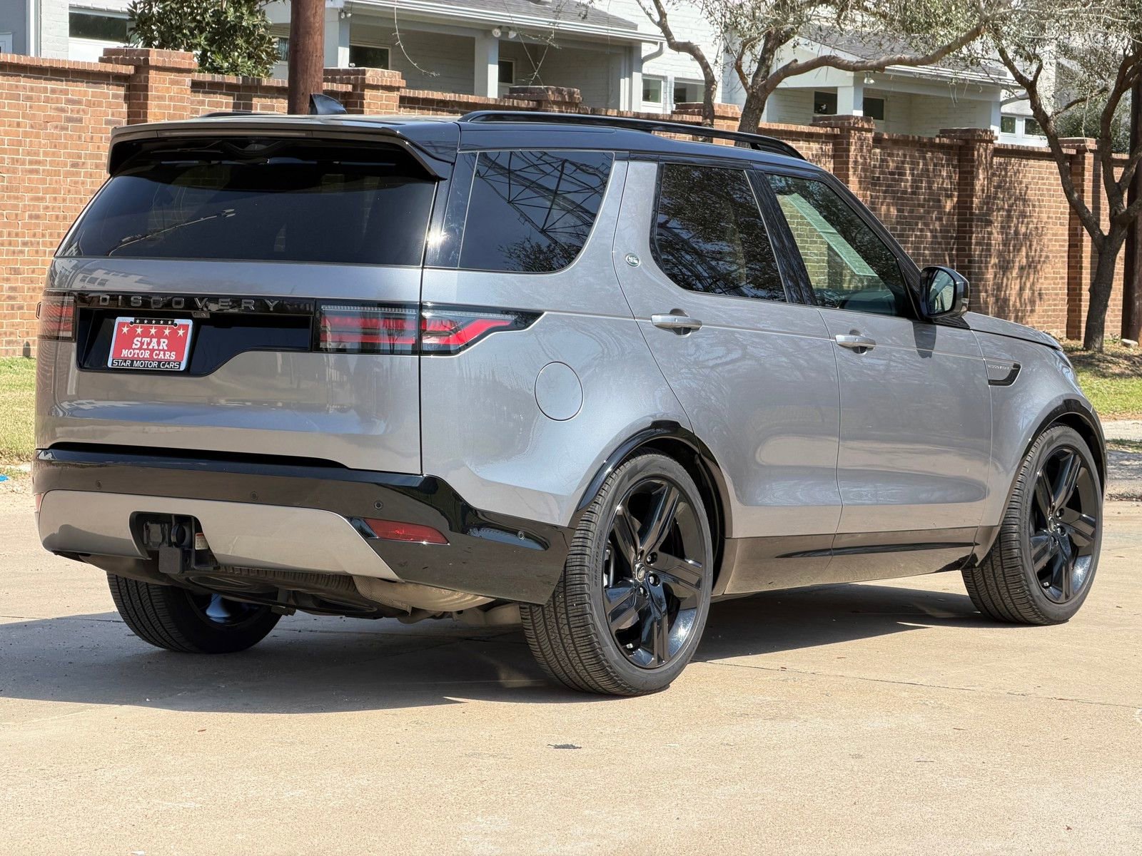 Used 2024 Land Rover Discovery Dynamic SE image 15