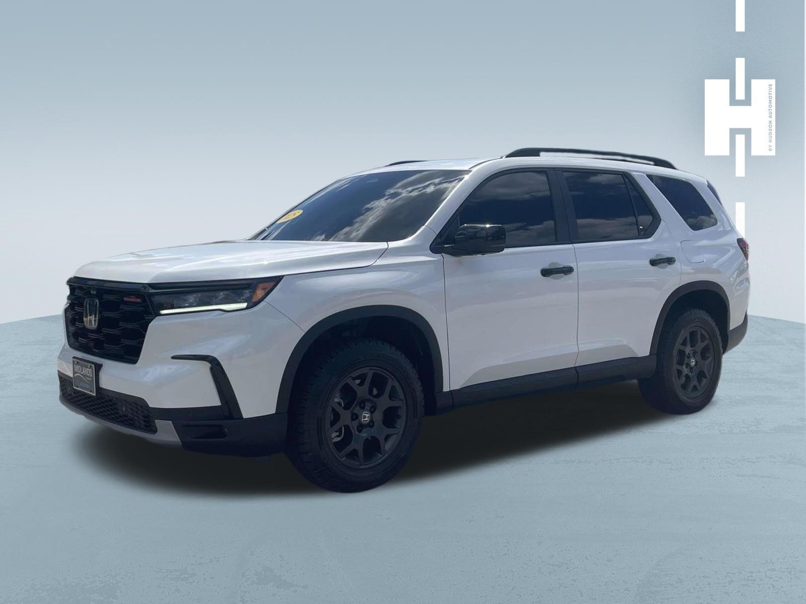 Used 2025 Honda Pilot TrailSport image 3