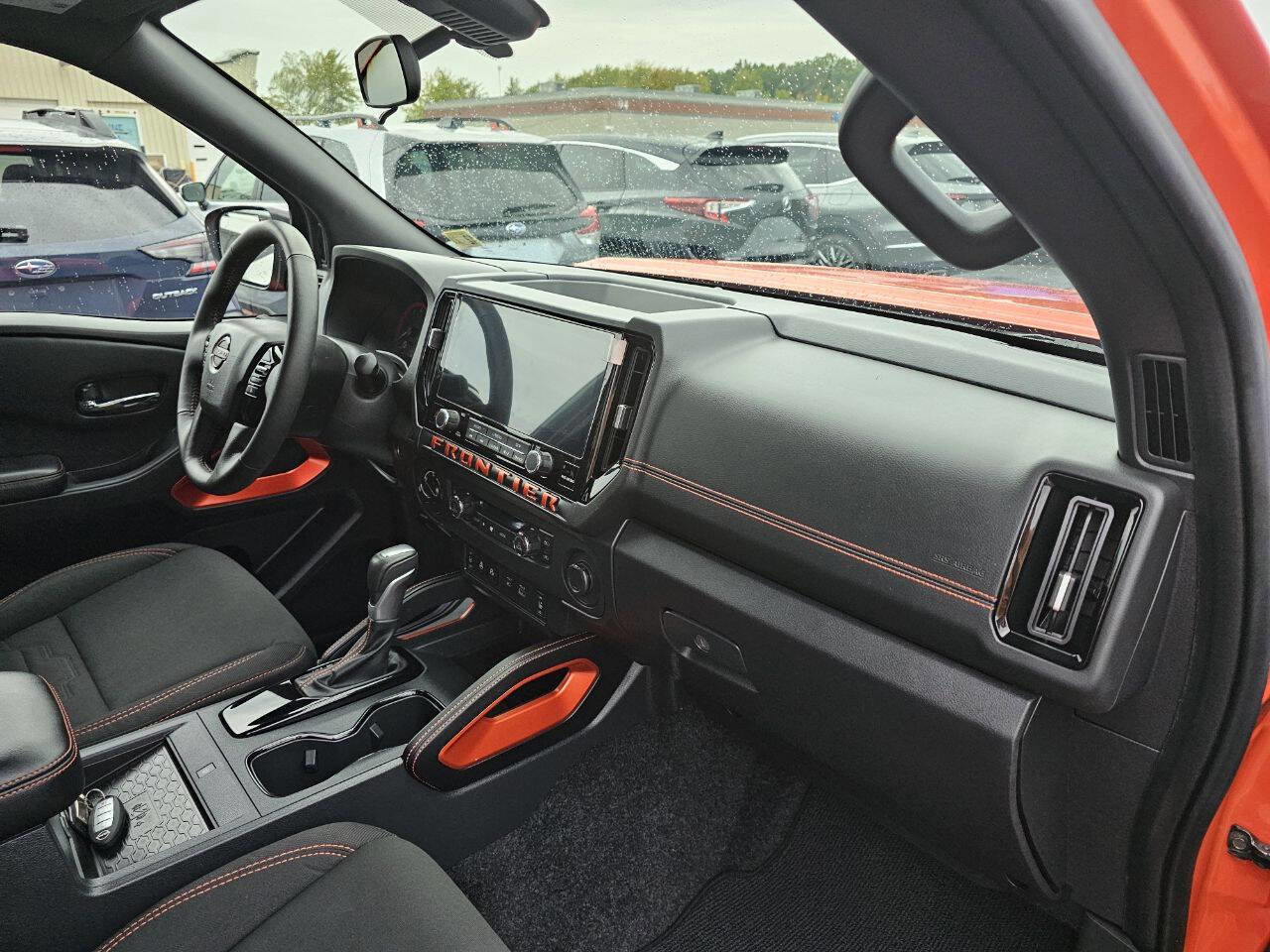 Used 2025 Nissan Frontier PRO-4X w/ Pro Convenience Package image 32