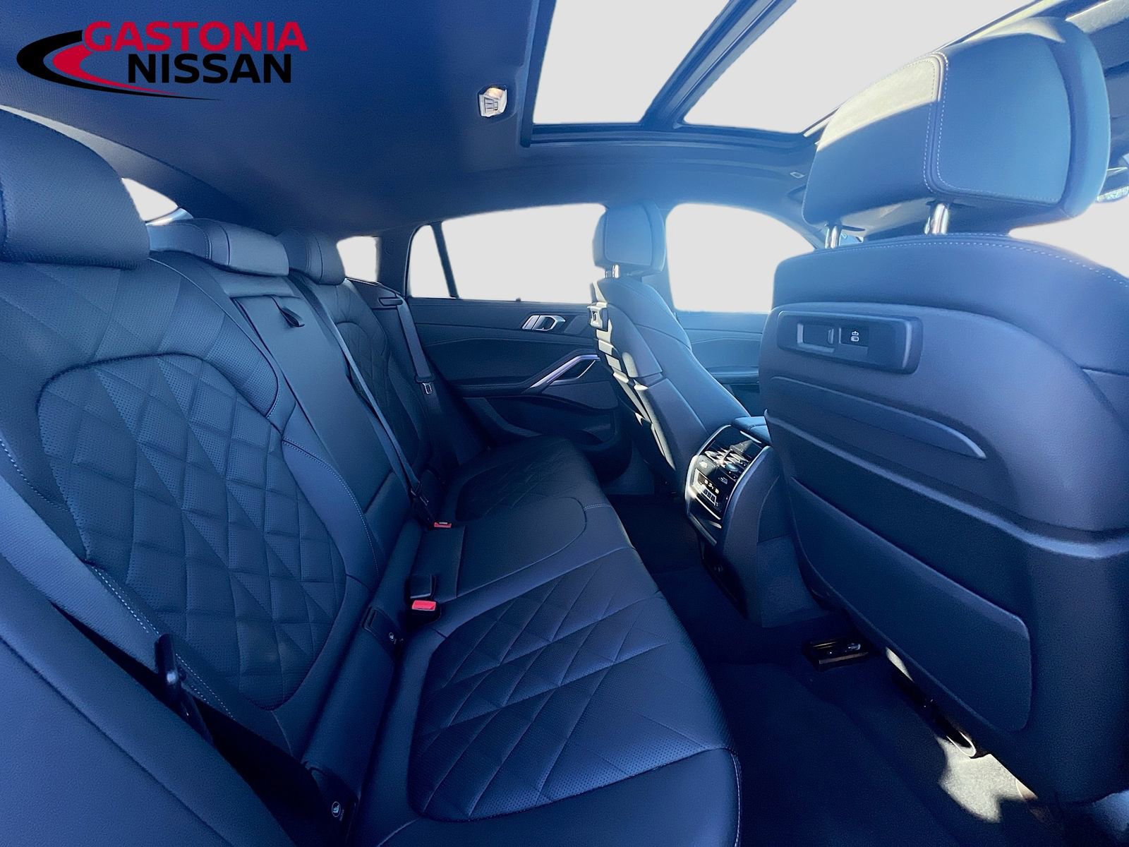 Used 2023 BMW X6 M50i w/ Executive Package image 37