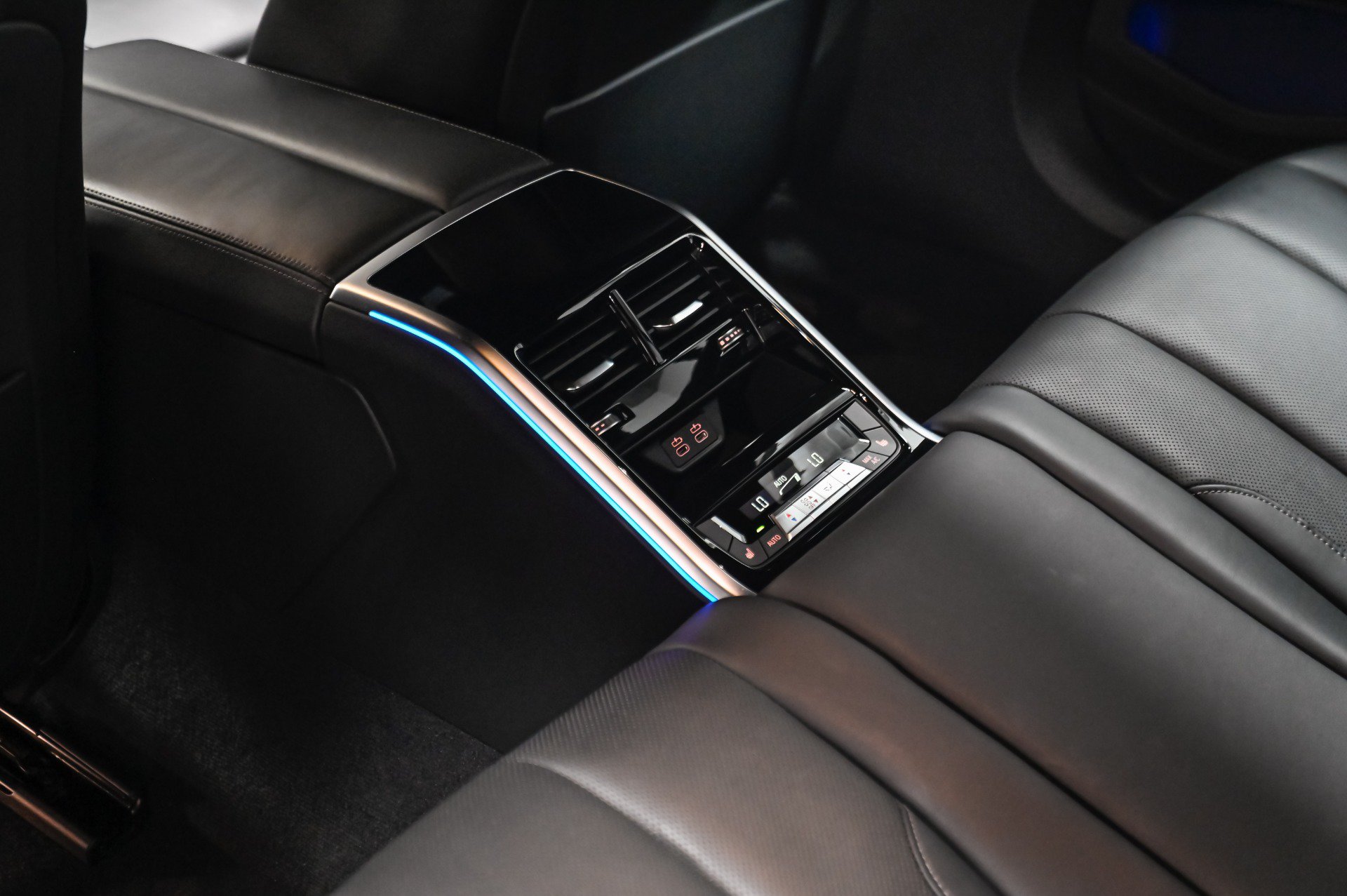 Used 2022 BMW ALPINA B8 xDrive Gran Coupe AWD/4WD image 39