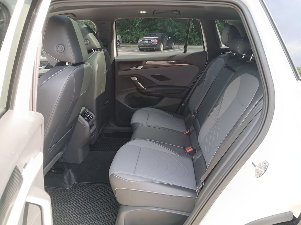 Used 2026 Volkswagen Tiguan SE R-Line FWD image 26