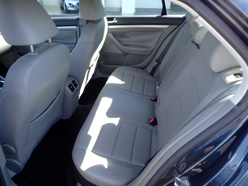 Used 2009 Volkswagen Jetta TDI image 10