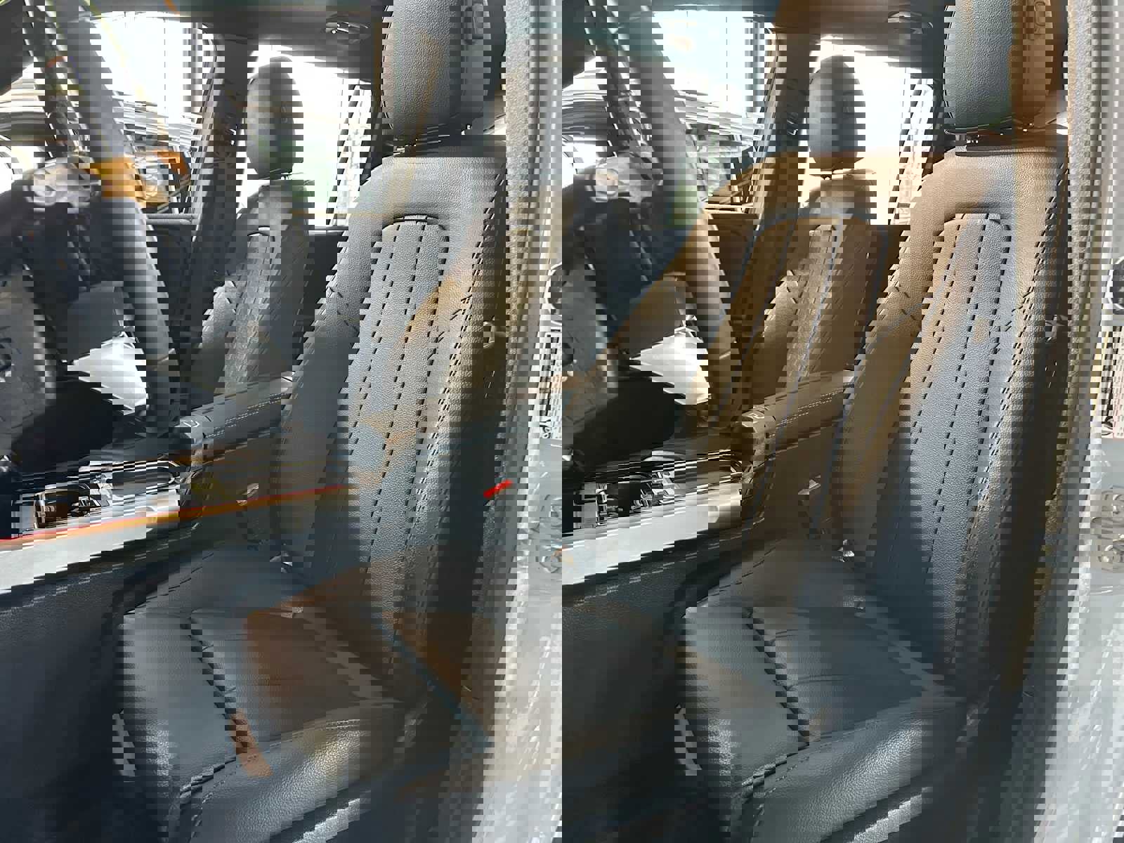 Used 2025 Mercedes-Benz GLB 250 4MATIC image 21