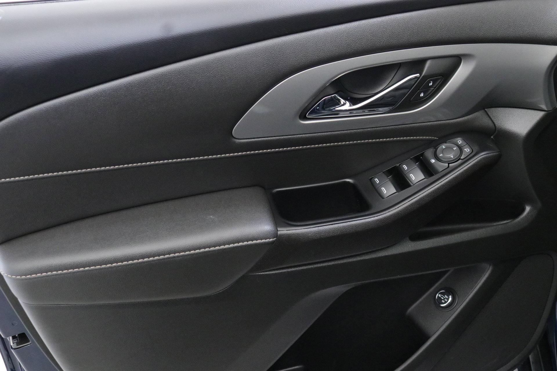 Used 2023 Chevrolet Traverse LT image 21