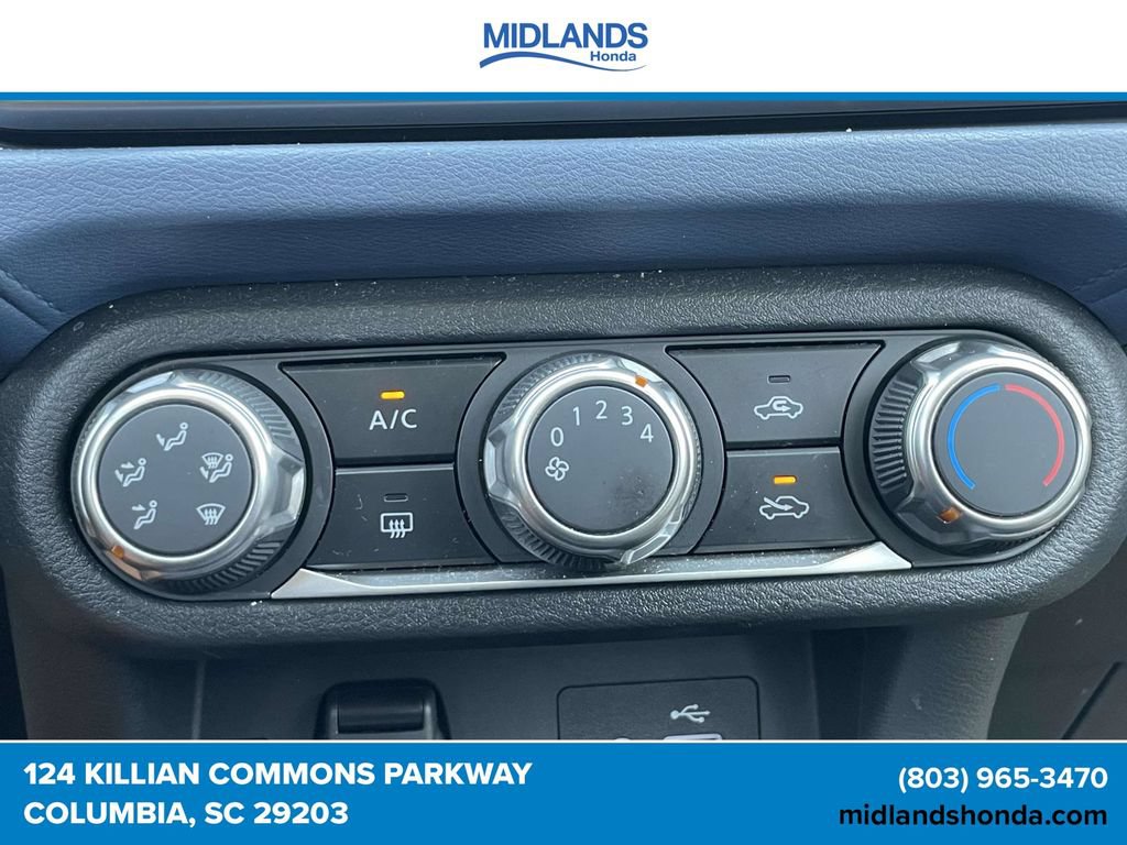Used 2025 Nissan Versa SV FWD image 27