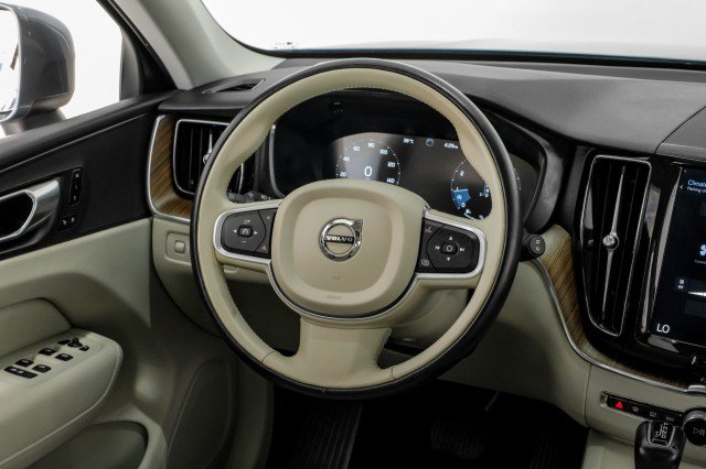 Used 2021 Volvo XC60 T5 Momentum w/ Protection Package Premier FWD image 11