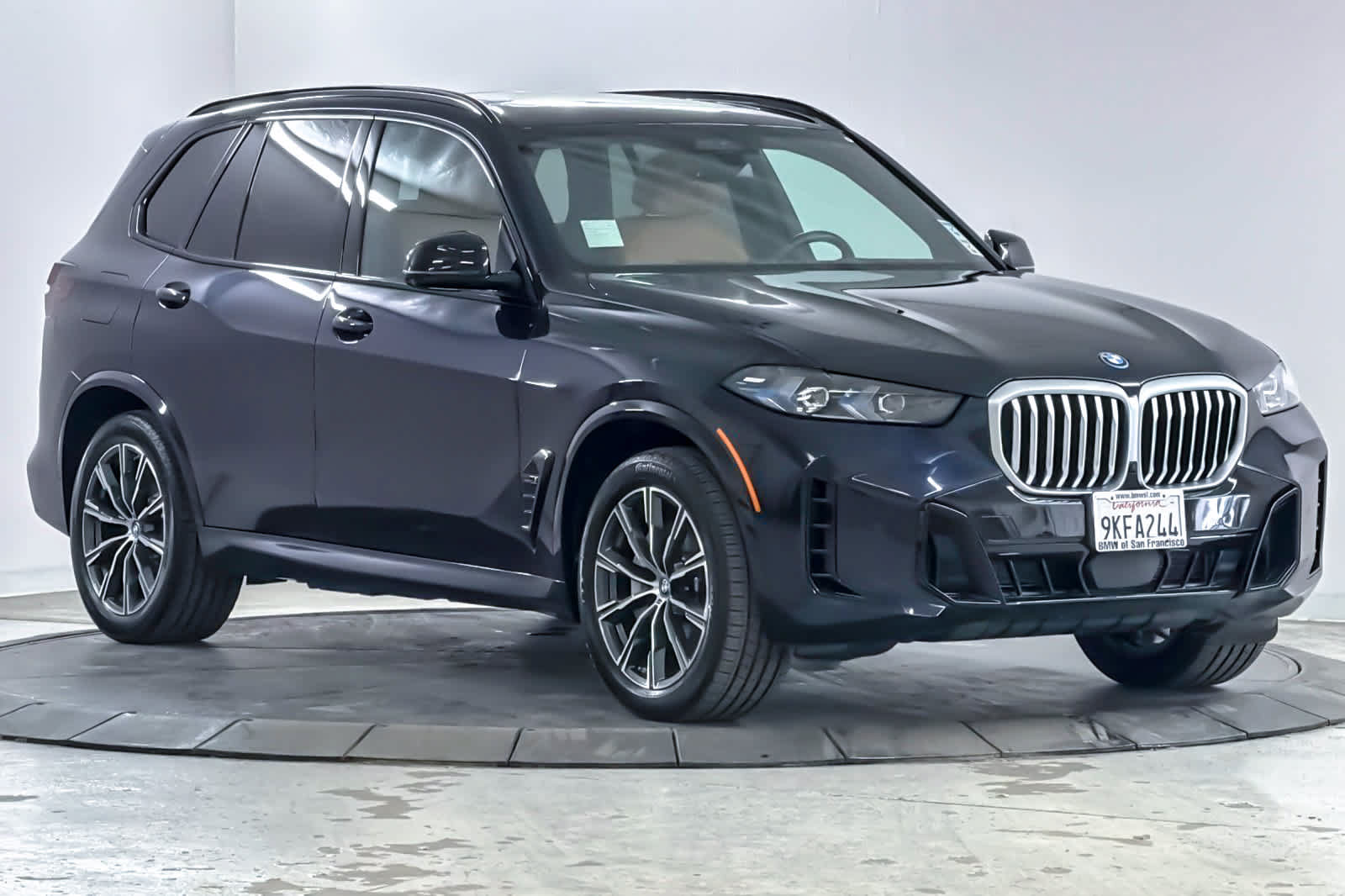Used 2024 BMW X5 xDrive50e w/ M Sport Package AWD/4WD image 9