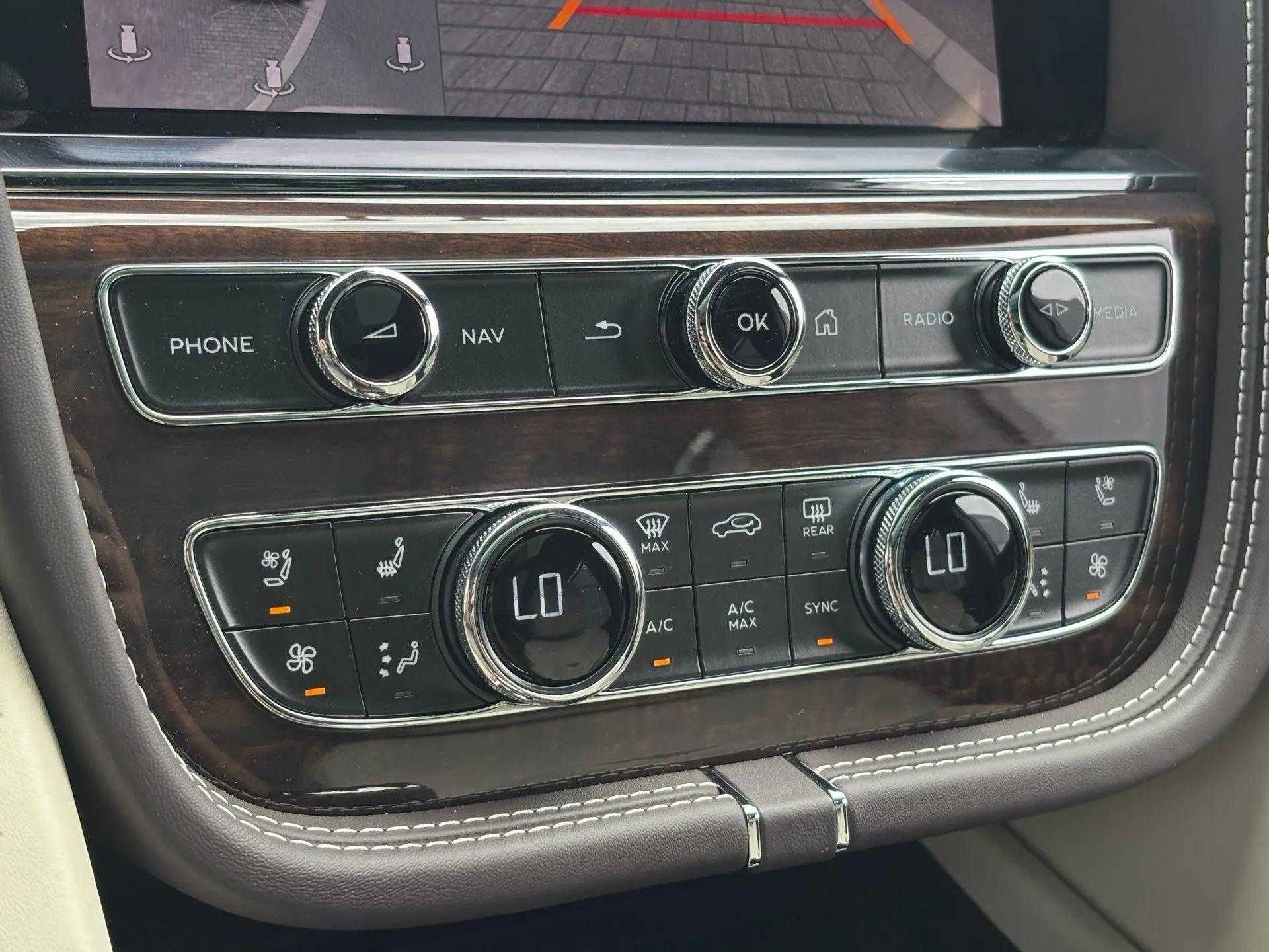 New 2025 Bentley Bentayga Extended Wheelbase image 41