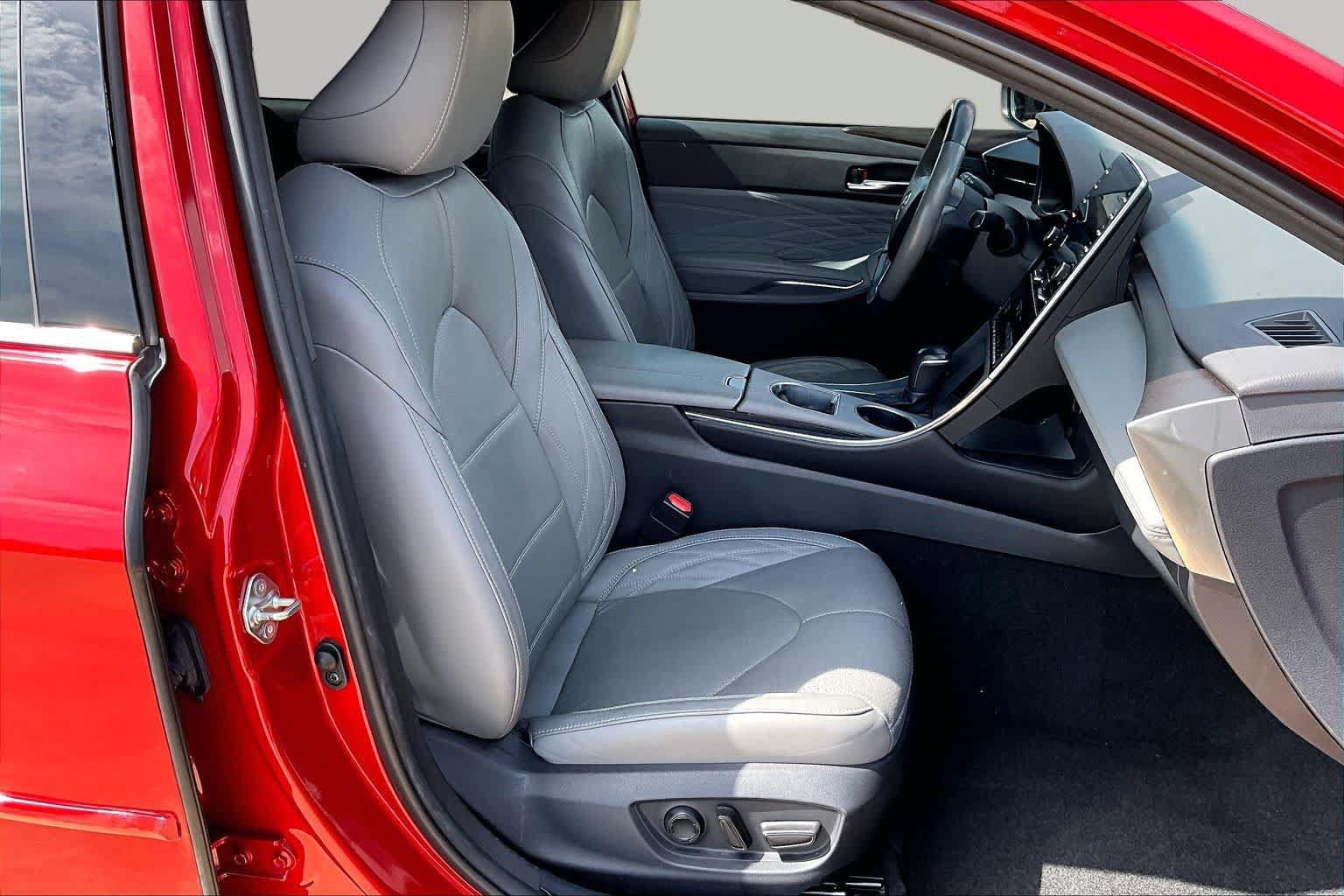 Used 2021 Toyota Avalon Limited w/ Advanced Safety Package FWD image 9