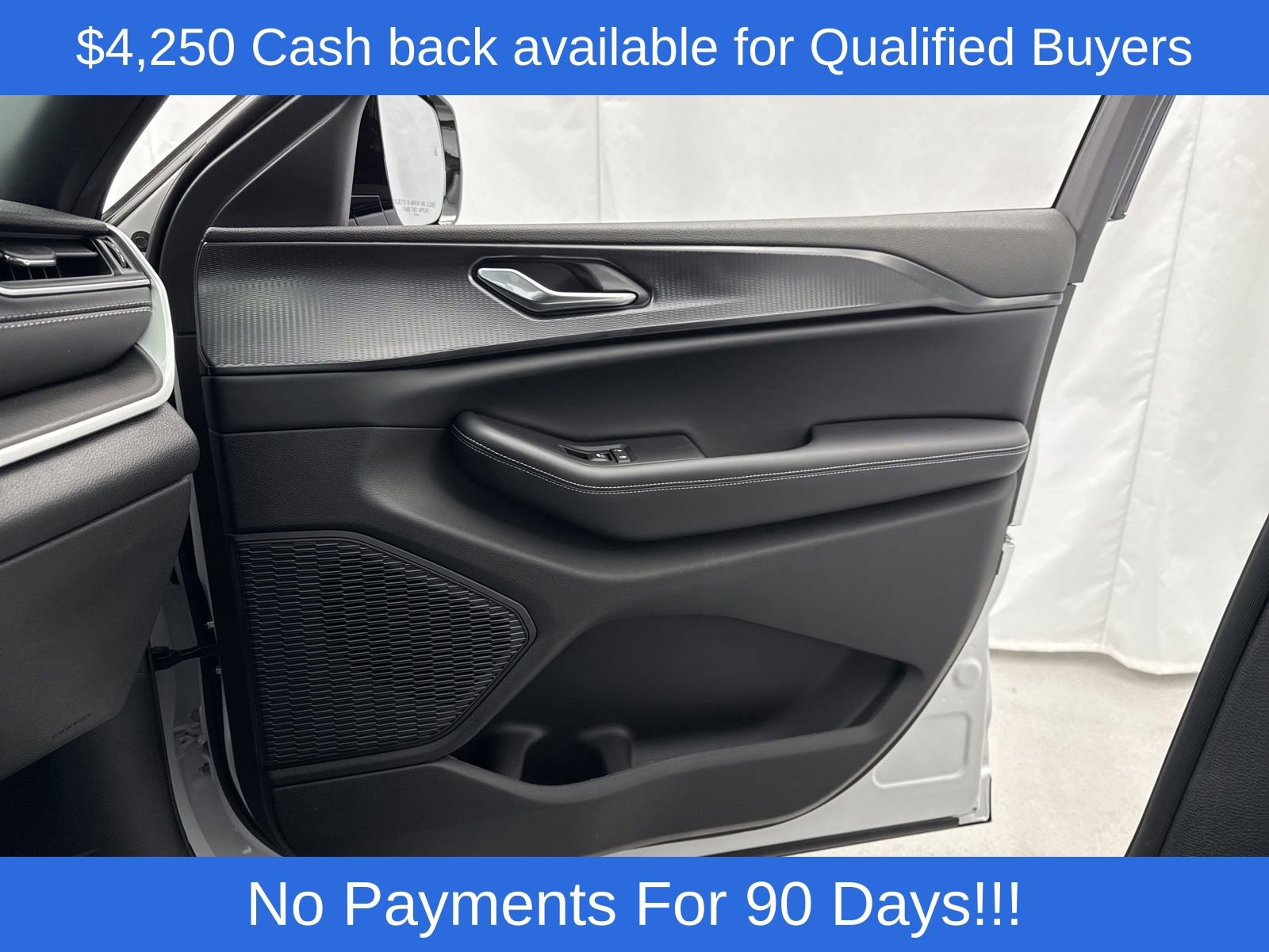 New 2025 Jeep Grand Cherokee Altitude image 19