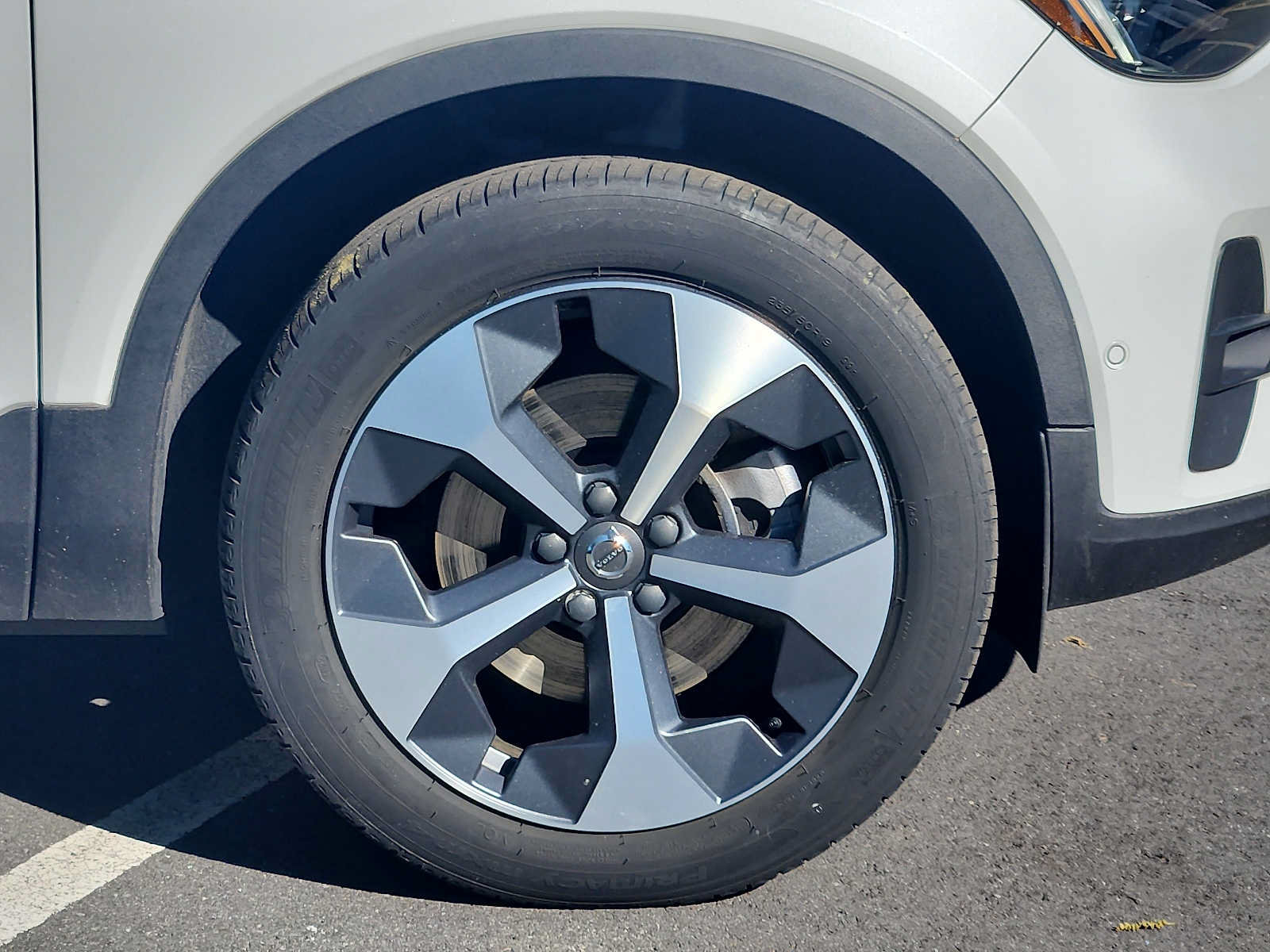Certified 2023 Volvo XC40 B5 Plus w/ Driver Assist Package AWD/4WD image 8