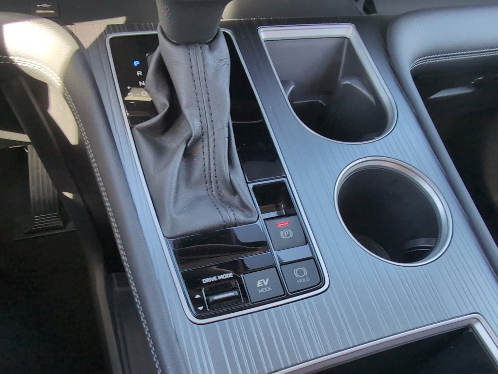 Used 2025 Toyota Sienna XLE FWD image 6