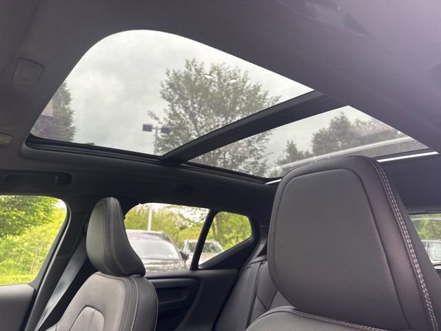 Used 2020 Volvo XC40 T5 Momentum w/ Protection Package AWD/4WD image 16