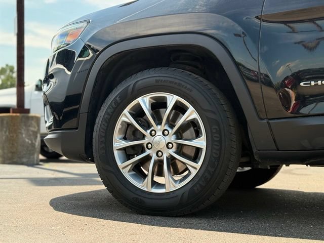 Used 2019 Jeep Cherokee Latitude Plus AWD/4WD image 39