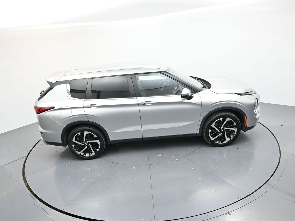 Used 2022 Mitsubishi Outlander SE image 24