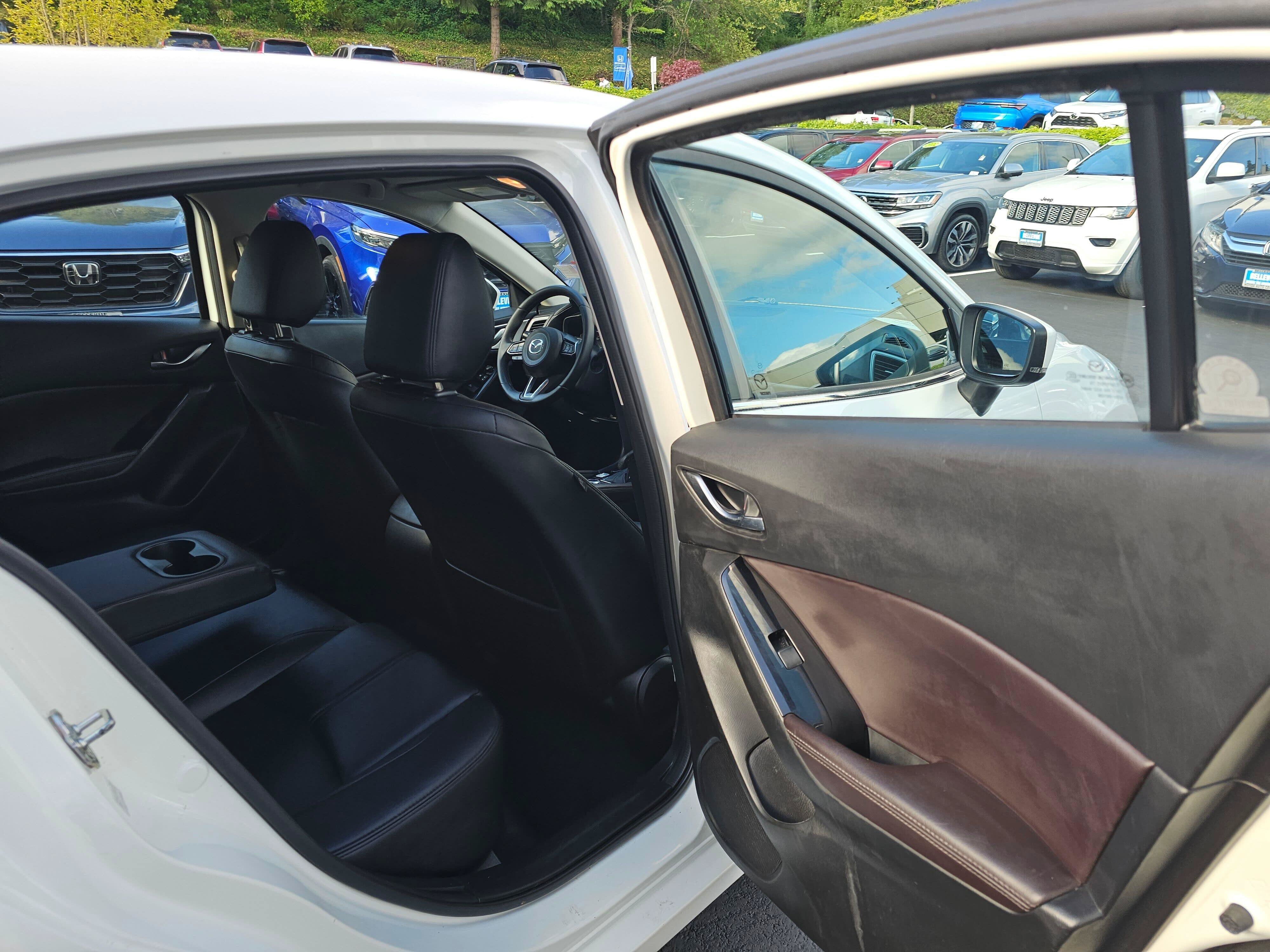 Used 2017 MAZDA MAZDA3 Touring FWD image 14