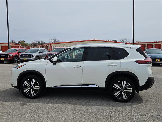 Used 2023 Nissan Rogue SL w/ SL Premium Package image 2