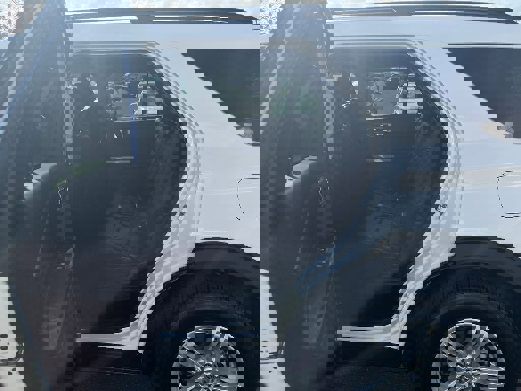 Used 2024 Ford Explorer XLT w/ Equipment Group 202A AWD/4WD image 31