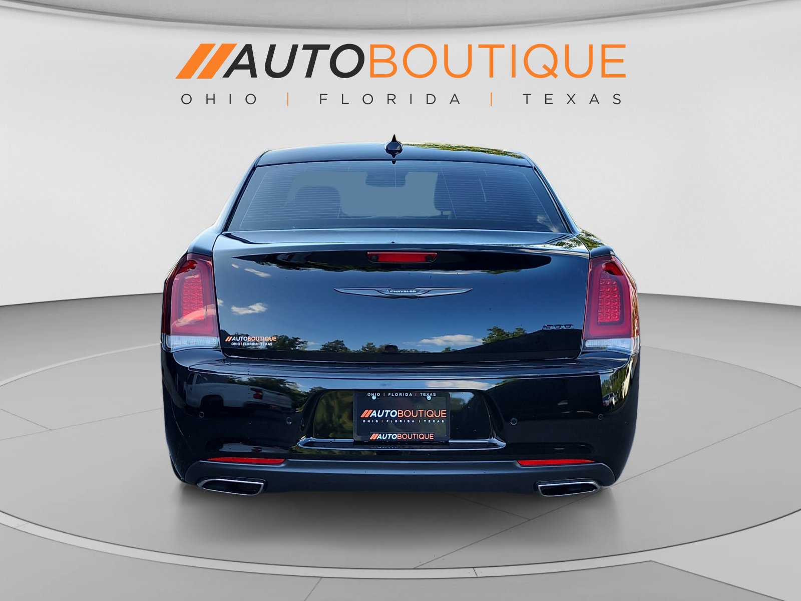 Used 2023 Chrysler 300 Touring L w/ Safetytec Plus Group RWD image 4