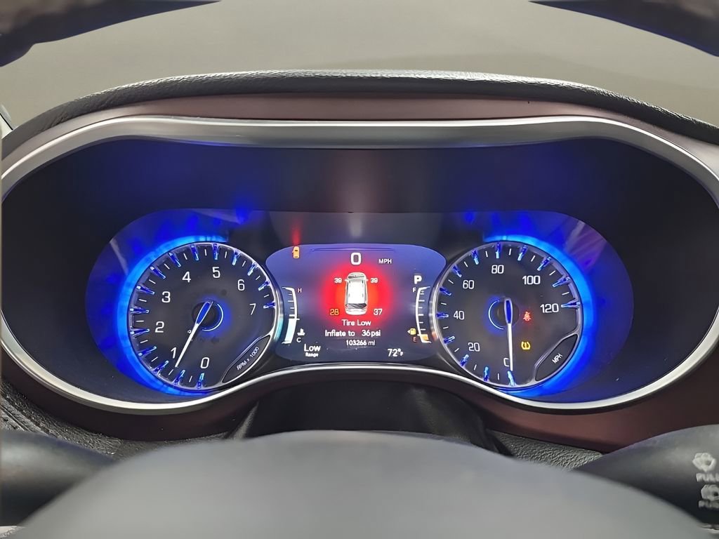 Used 2018 Chrysler Pacifica Limited w/ Tire & Wheel Group FWD image 31