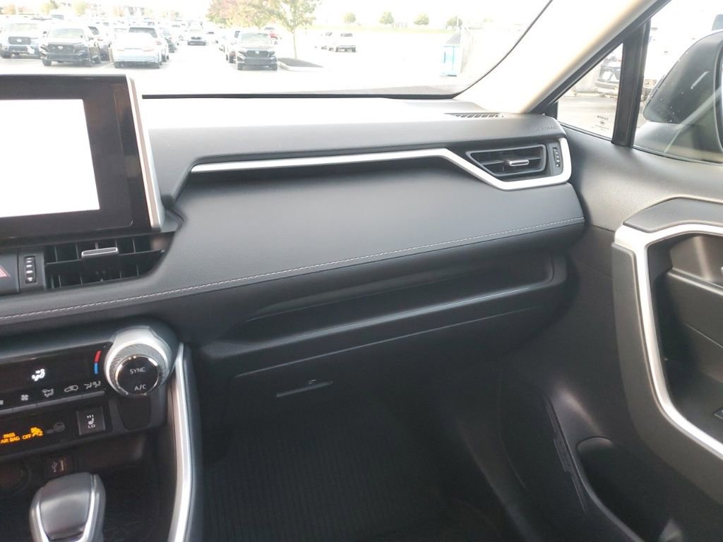 Used 2023 Toyota RAV4 XLE Premium image 27