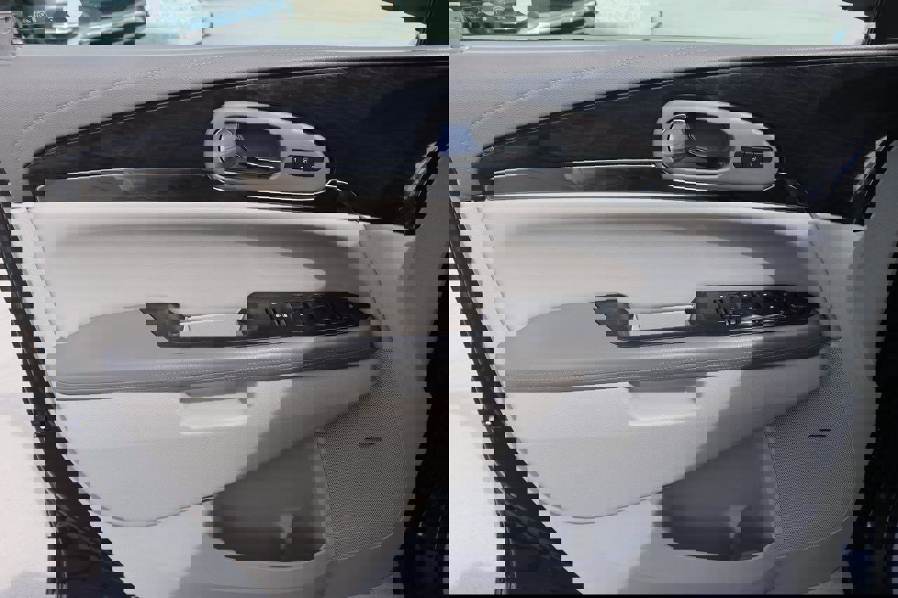 Used 2017 Buick Enclave Premium w/ Experience Buick Package image 28