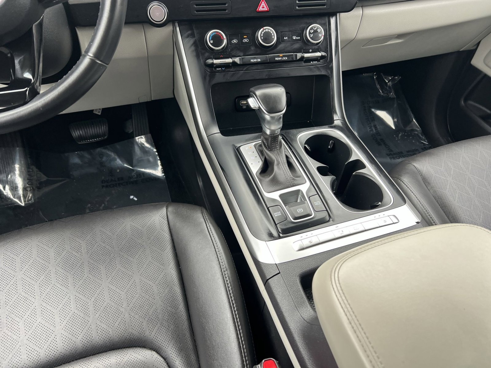 Used 2022 Kia Carnival LX image 22